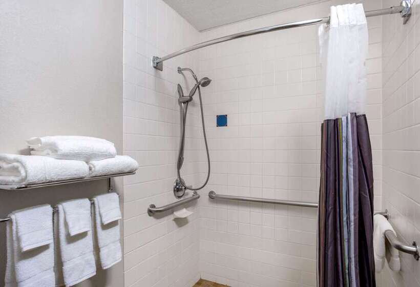 فندق La Quinta Inn By Wyndham Binghamton  Johnson City