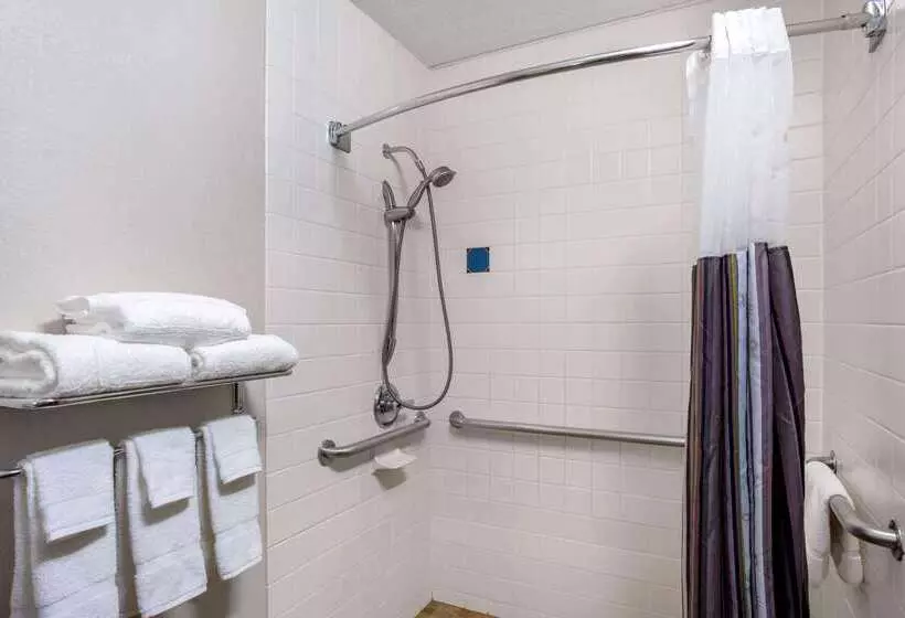 酒店 La Quinta Inn By Wyndham Binghamton  Johnson City