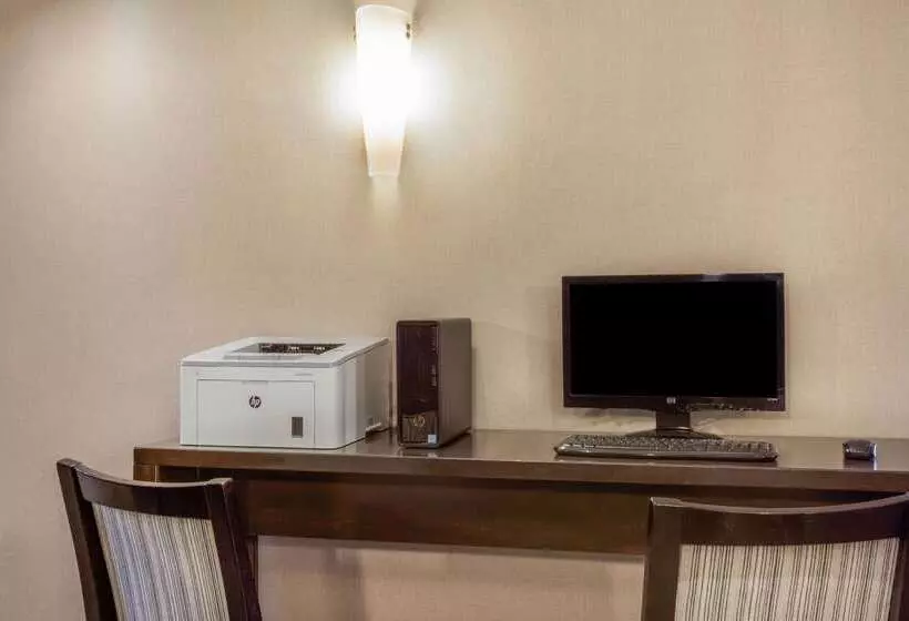 酒店 La Quinta Inn By Wyndham Binghamton  Johnson City