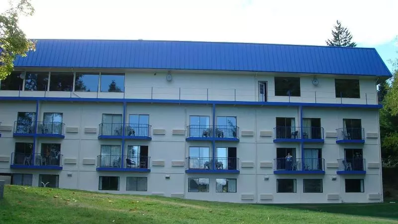 酒店 Oyster Bay Inn & Suites