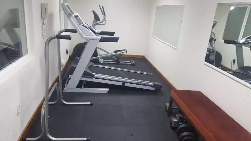 酒店 Oyster Bay Inn & Suites