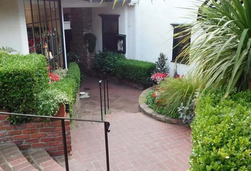 هتل Pine Inn Carmel