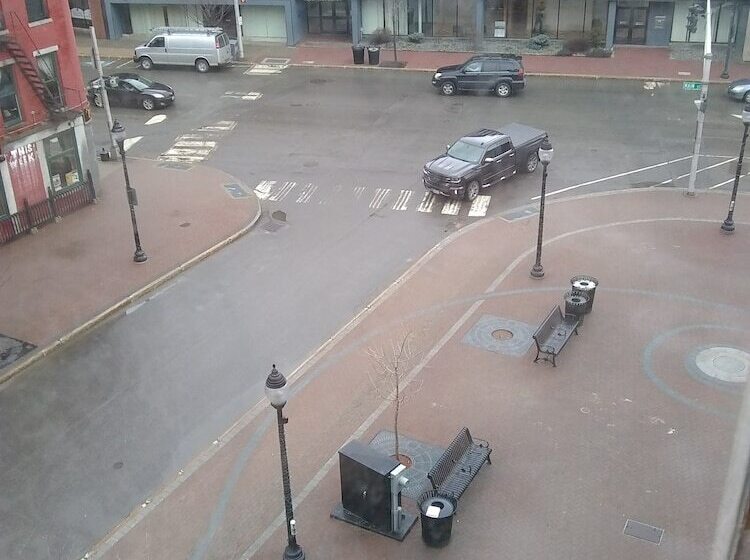 فندق The Charles Inn At Vacationland Inns