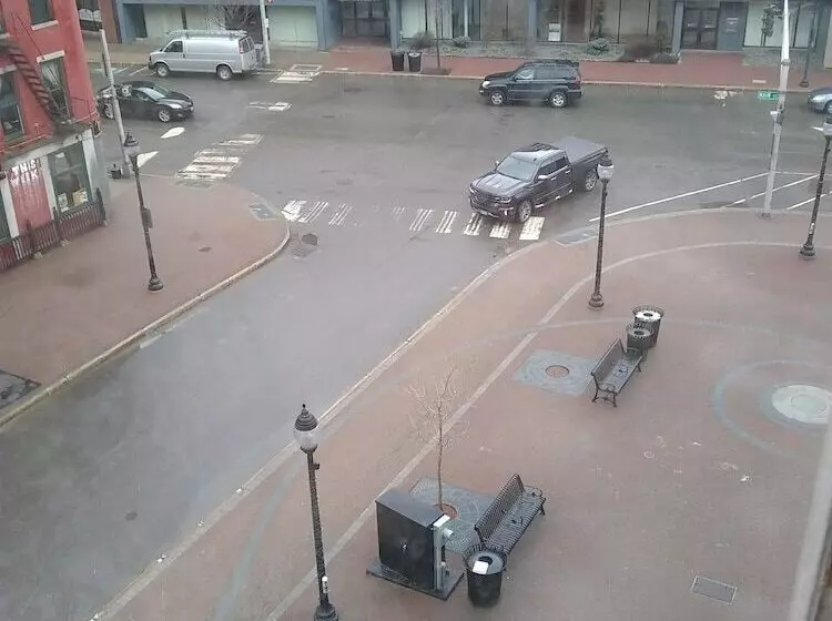 هتل The Charles Inn At Vacationland Inns