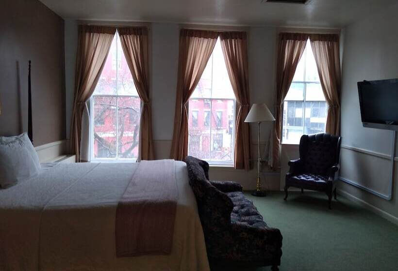 فندق The Charles Inn At Vacationland Inns