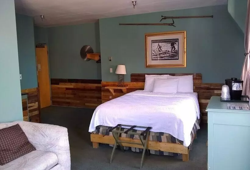 هتل The Charles Inn At Vacationland Inns