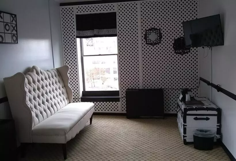 هتل The Charles Inn At Vacationland Inns