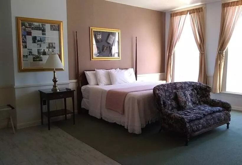 هتل The Charles Inn At Vacationland Inns