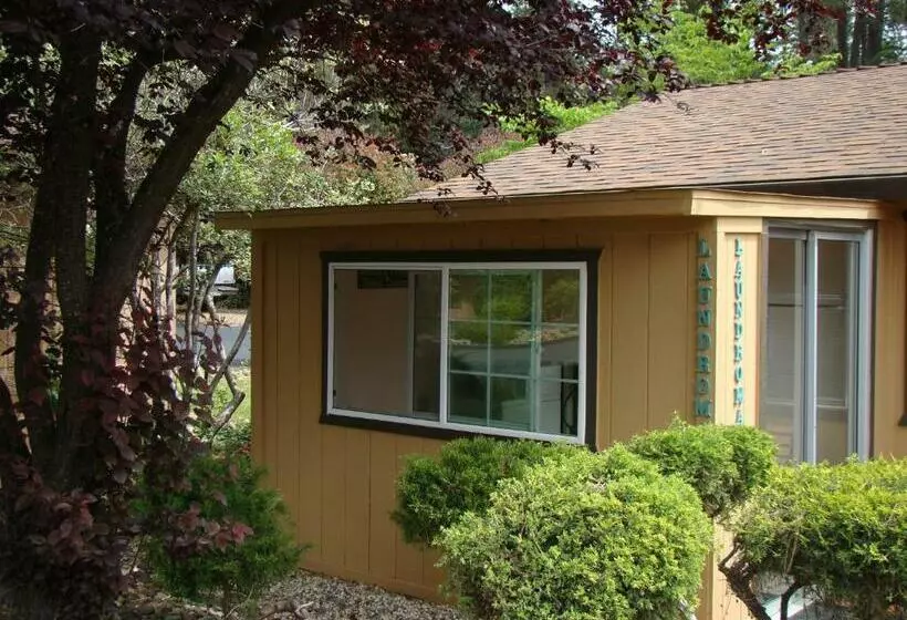 Ponderosa Gardens Motel