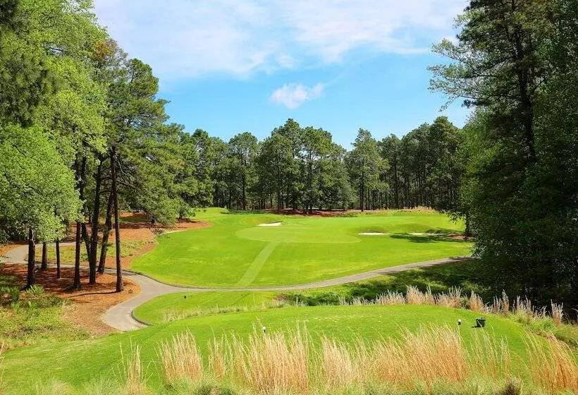 استراحتگاه Pine Needles Lodge & Golf Club