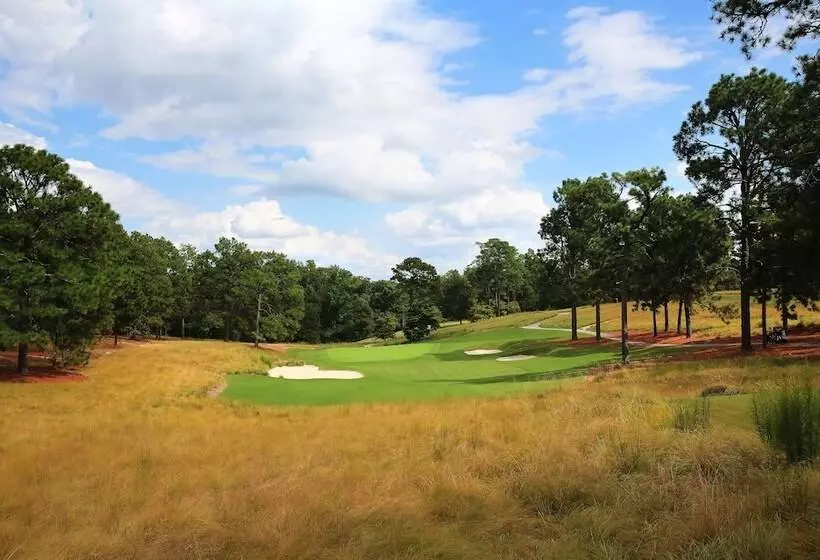 استراحتگاه Pine Needles Lodge & Golf Club