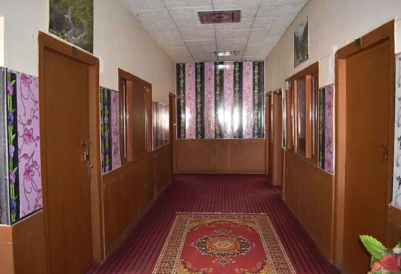 پانسیون Al Moeez