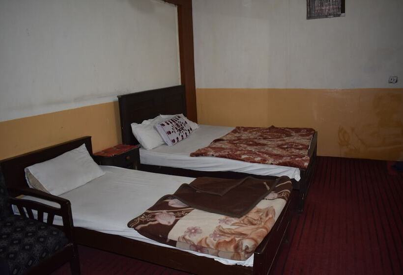 پانسیون Al Moeez