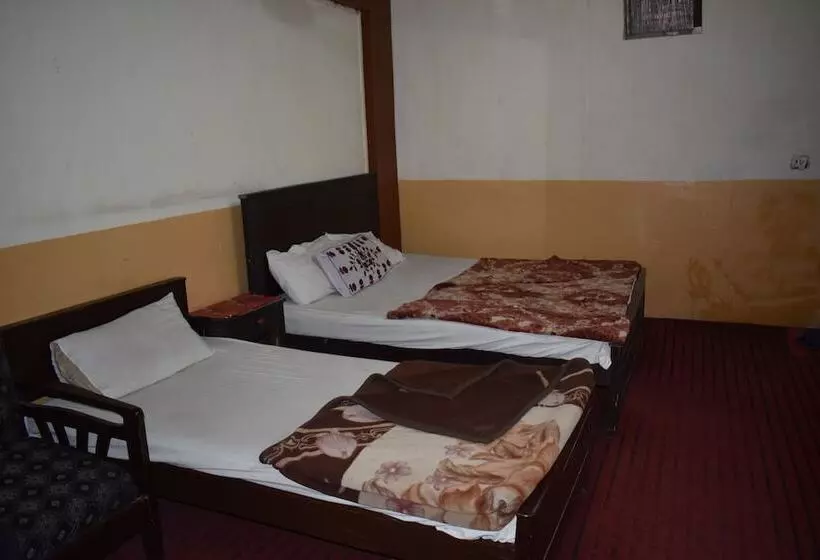 پانسیون Al Moeez