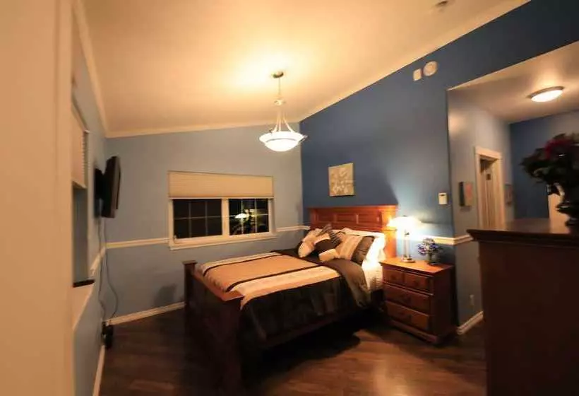 تختخواب و صبحانه Aurora Pioneer Manor