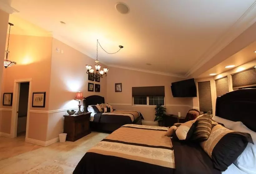 تختخواب و صبحانه Aurora Pioneer Manor