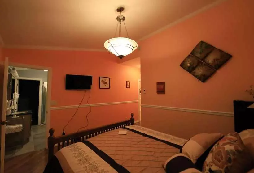 تختخواب و صبحانه Aurora Pioneer Manor