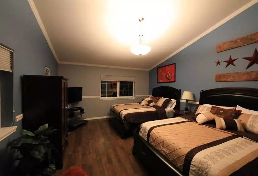 تختخواب و صبحانه Aurora Pioneer Manor