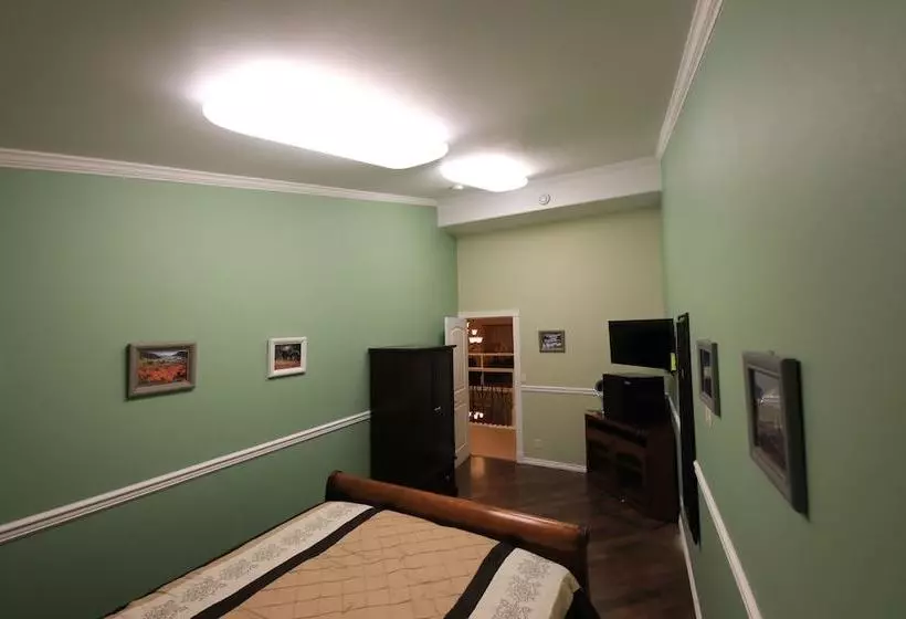 تختخواب و صبحانه Aurora Pioneer Manor