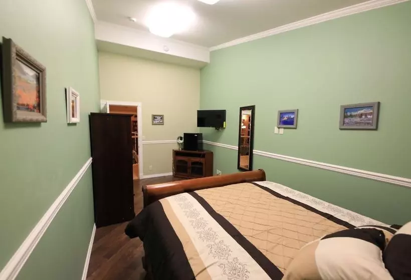 تختخواب و صبحانه Aurora Pioneer Manor