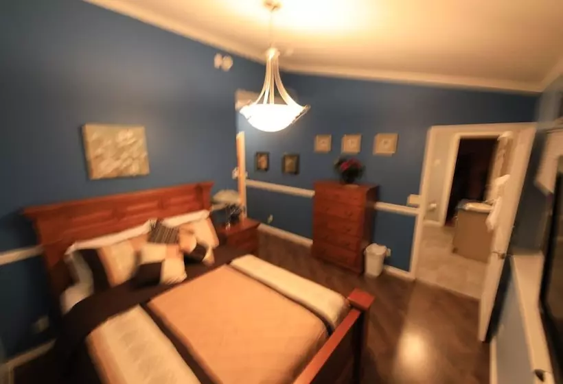 تختخواب و صبحانه Aurora Pioneer Manor
