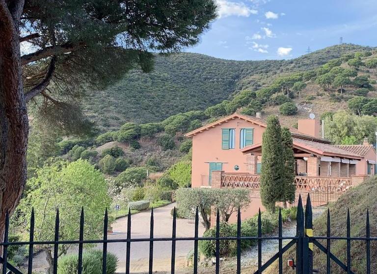 تختخواب و صبحانه Can Ballús Bed&breakfast