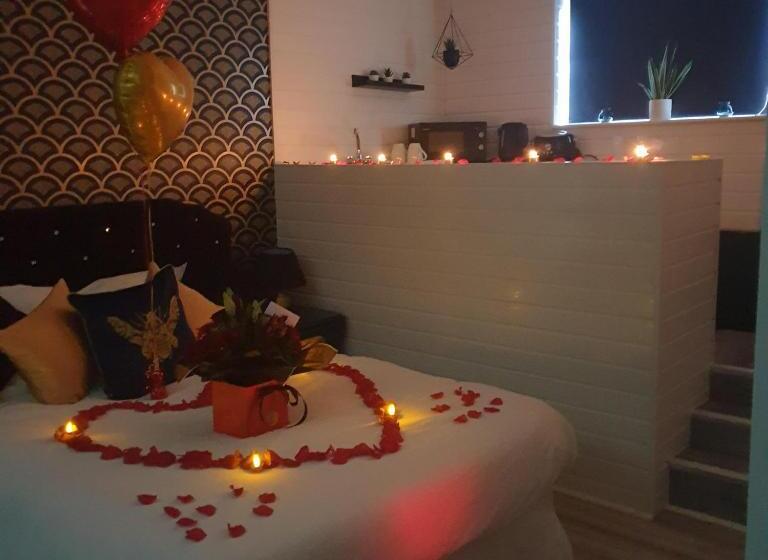 مبيت وإفطار The Mayfair Lodge & Family Suite