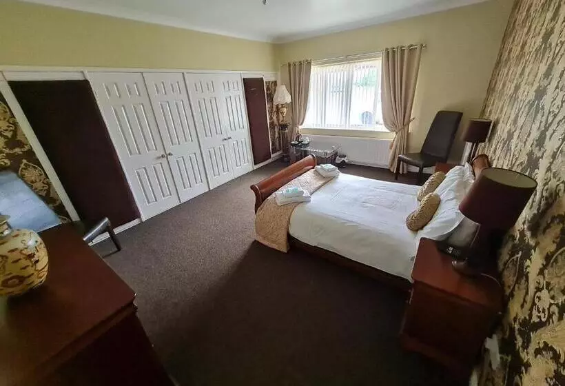 تختخواب و صبحانه The Mayfair Lodge & Family Suite