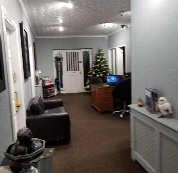 مبيت وإفطار The Mayfair Lodge & Family Suite