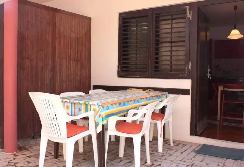 Dora Apartments