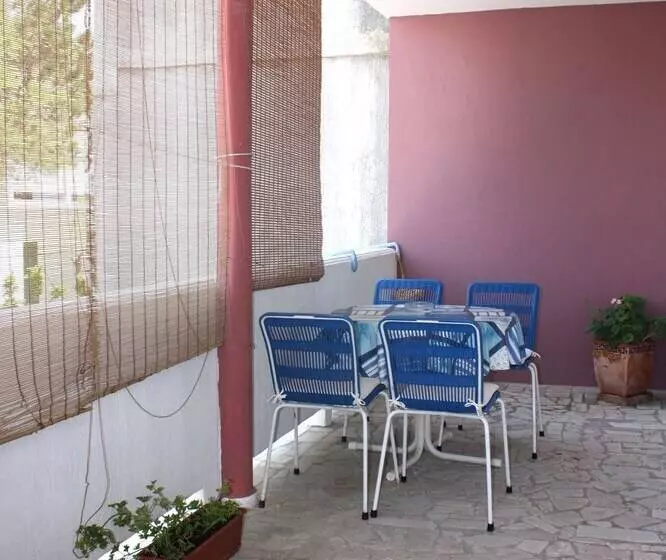 Dora Apartments