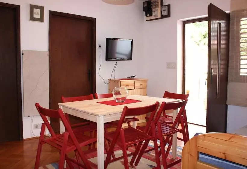 Dora Apartments