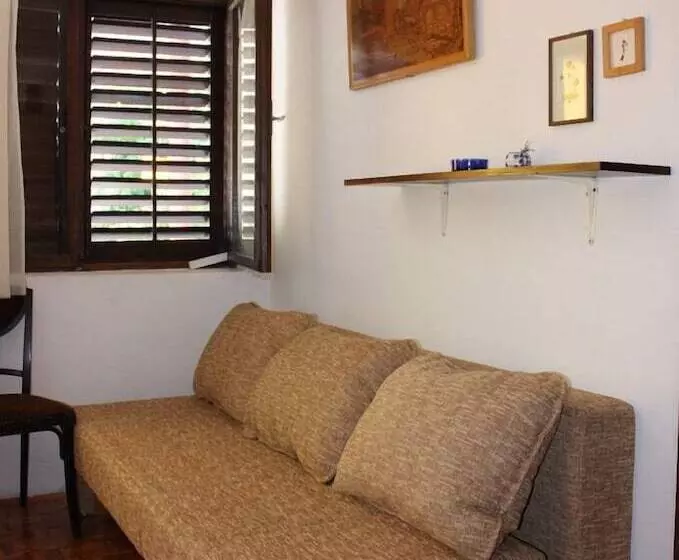 Dora Apartments