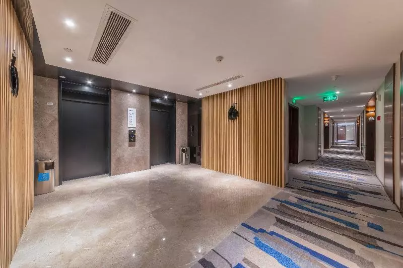هتل Holiday Inn Express Ningbo City Center, An Ihg