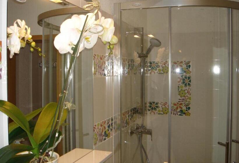 بنسيون Apartments And Rooms Kristina