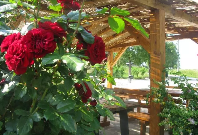 Majatalo Apartments And Rooms Kristina