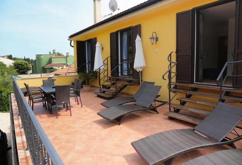 تختخواب و صبحانه Rooms Figarola