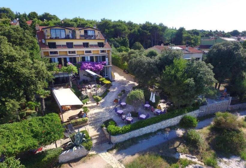 تختخواب و صبحانه Rooms Figarola