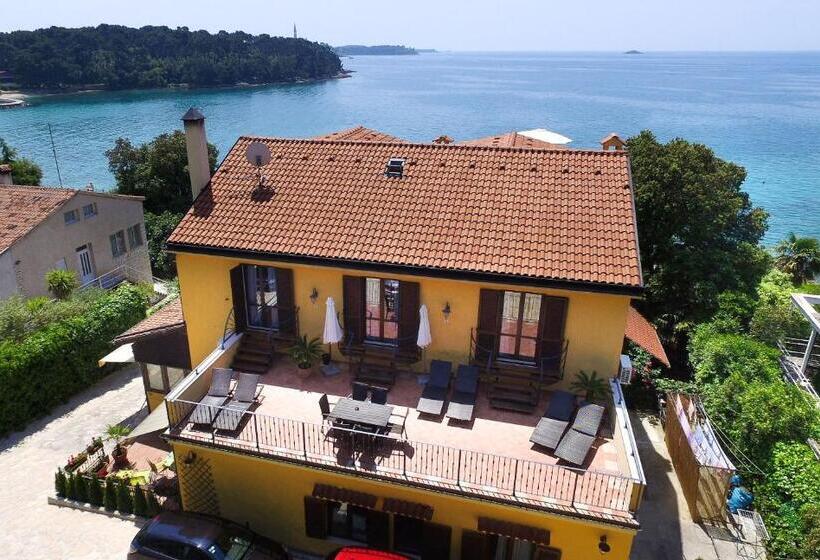 تختخواب و صبحانه Rooms Figarola