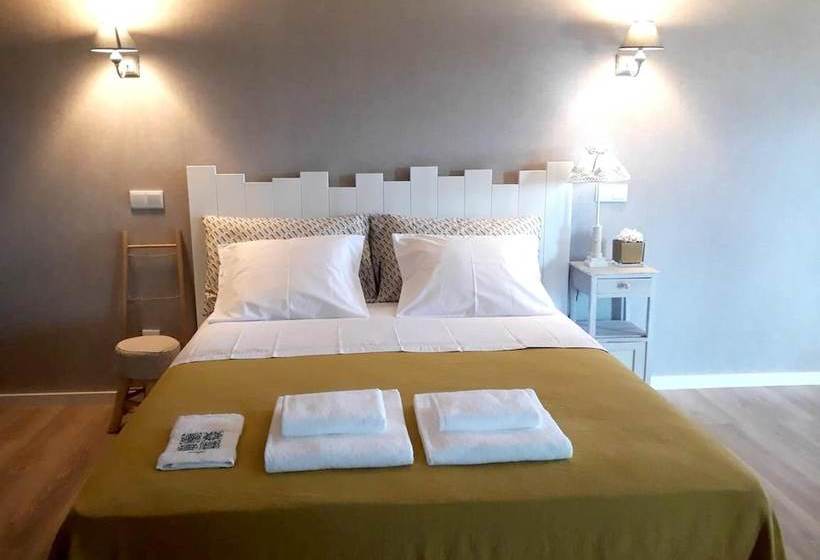 3 Bedrooms House With Enclosed Garden And Wifi At Gondiaes