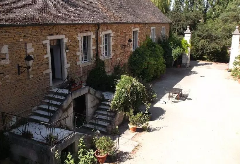 پانسیون Domaine De Nesvres