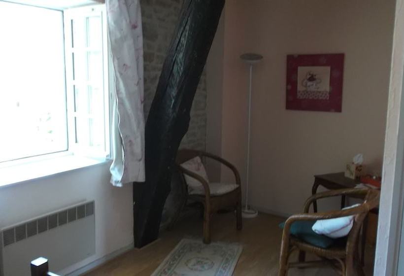 פנסיון Domaine De Nesvres