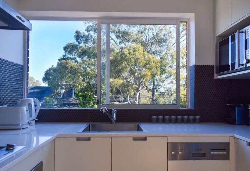 Sun Drenched 1 Bed Studio Apartment In Newtown