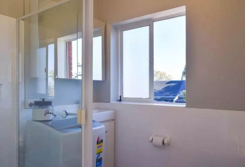 Sun Drenched 1 Bed Studio Apartment In Newtown