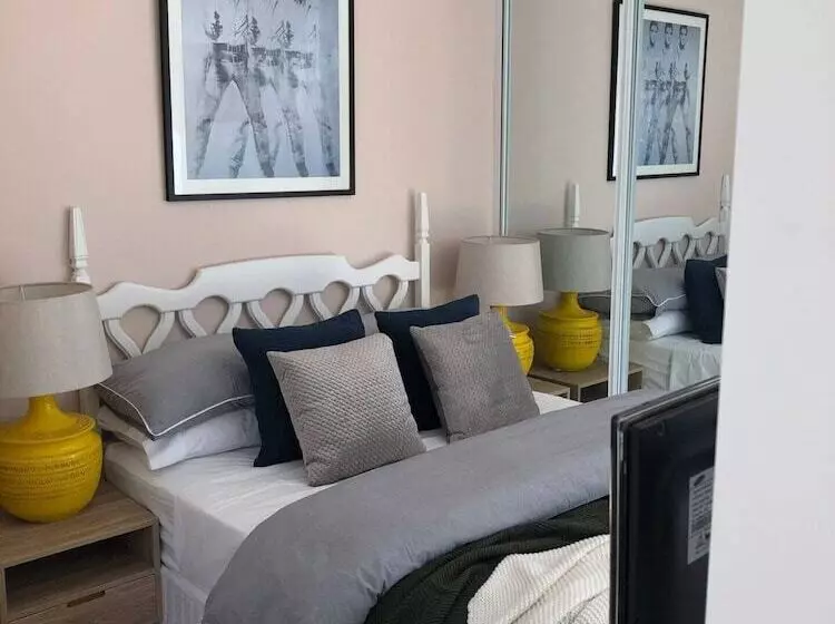 Sun Drenched 1 Bed Studio Apartment In Newtown