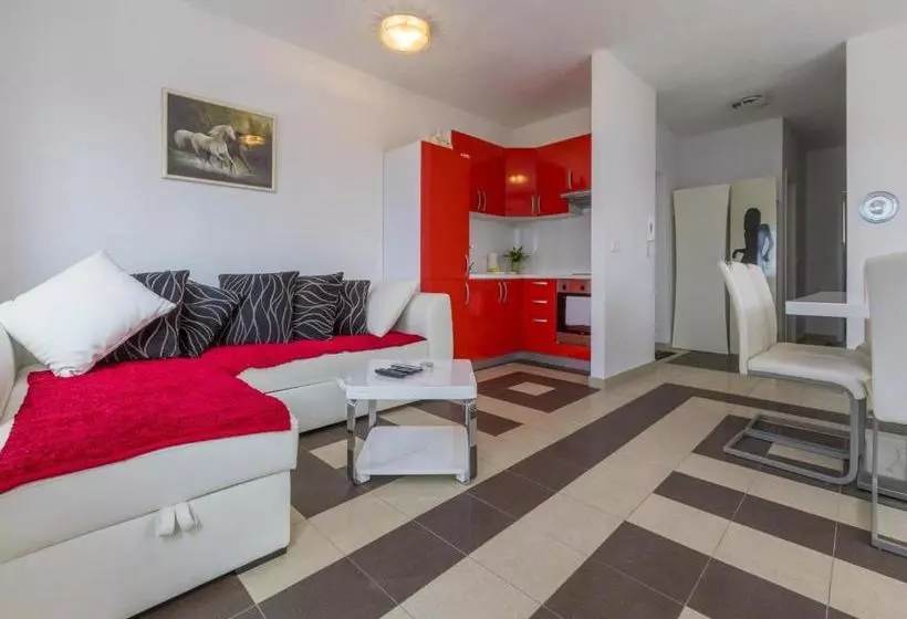Apartment Cherry
