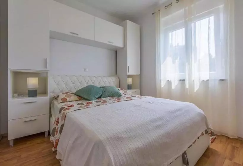 Apartment Cherry