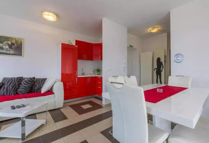 Apartment Cherry