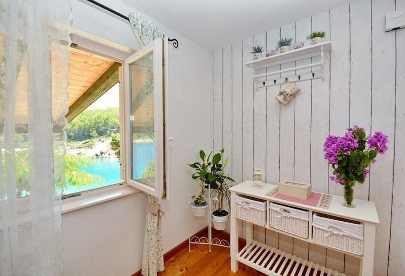 Bay House Rosohotnica