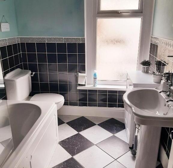 مبيت وإفطار Tŷ Selah, Rugby Ave, Neath